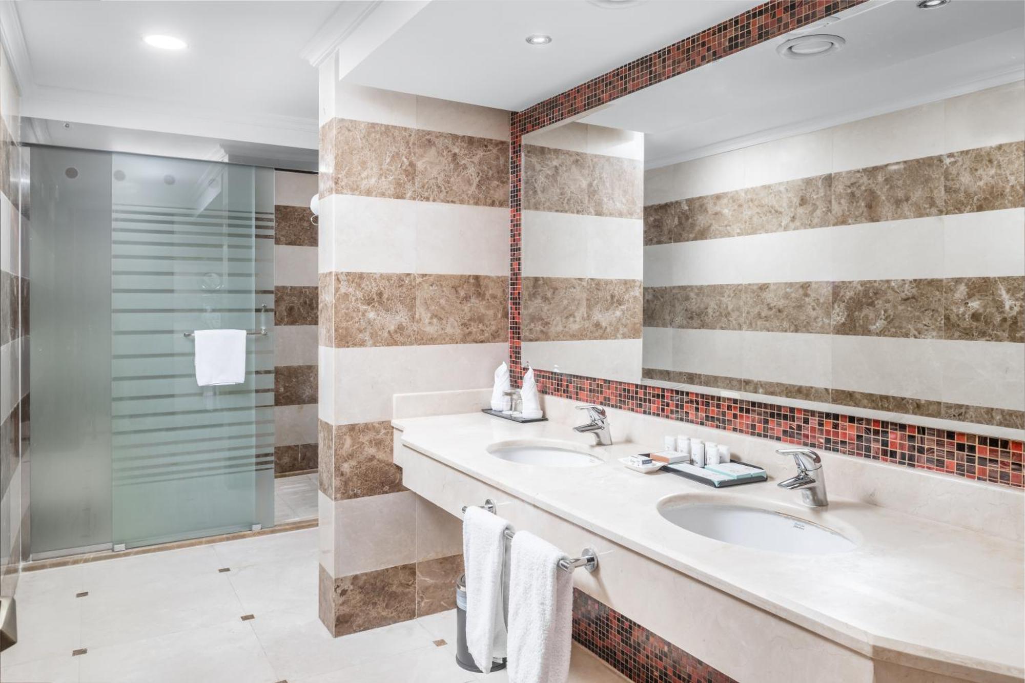 Al Aqeeq Madinah Hotel 5*